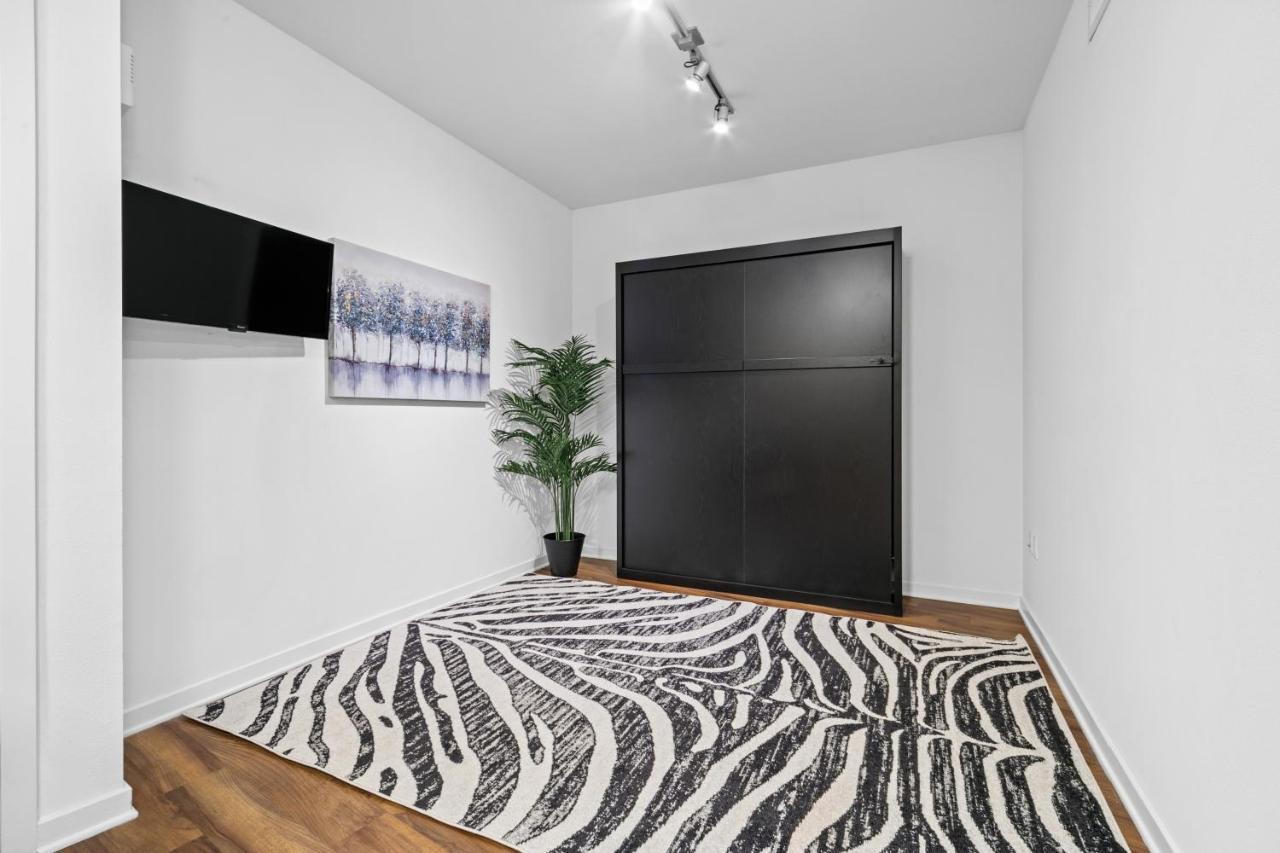 Beverly Grove Chic City Oasis 2 Bedroom Apt With Den 138 Los Angeles Exterior photo